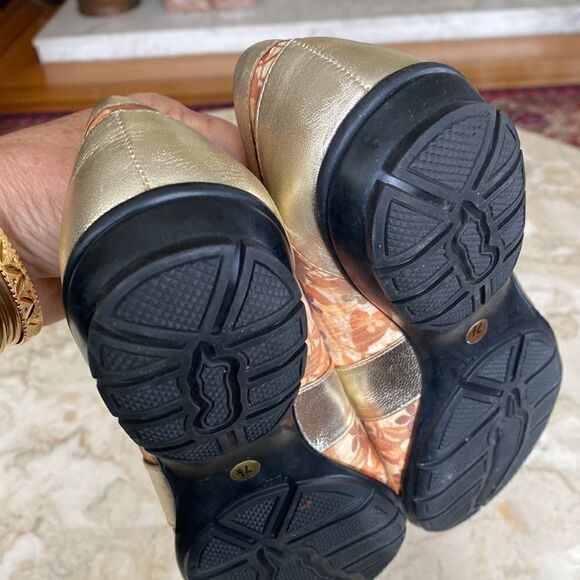 Vintage Amalfi By Rangoni Italian Gold & Floral Sneakers - Picture 8 of 9